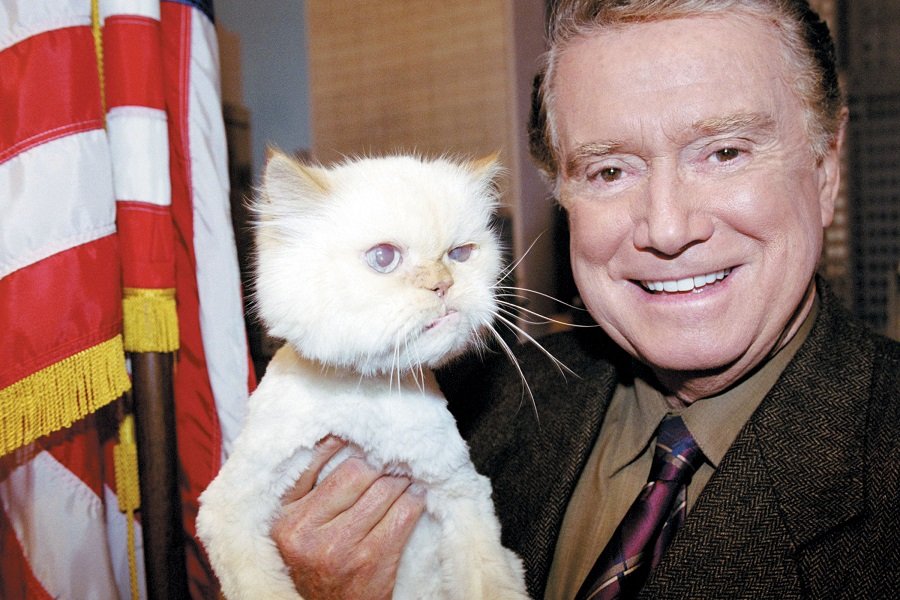NEW YORK - SEPTEMBER 12: Television personality Regis Philbin poses with his pet cat Ashley at the Live with Regis and Kelly Studio September 12, 2002 in New York City. (Photo by Animal Fair Media/Getty Images)