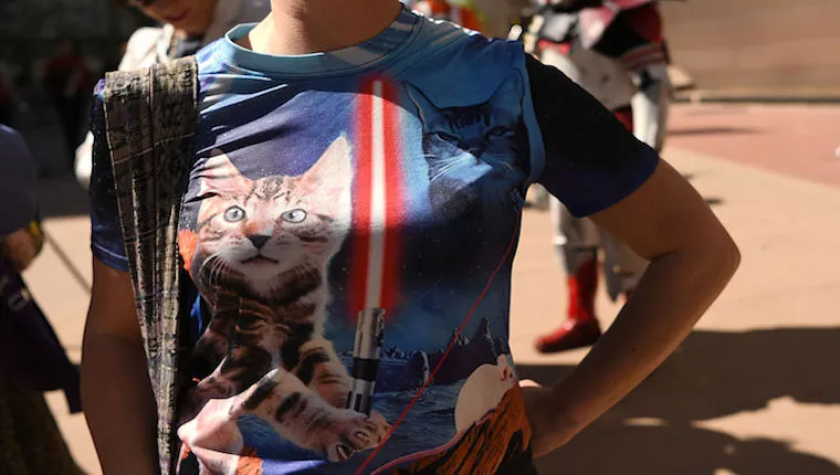 Woman in Star Wars cat t-shirt