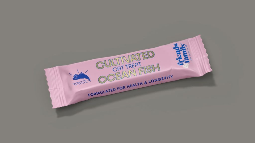 Friends & Family Pet Food Co.'s feline  dainty  bar, which is made of cultivated water  fish, arsenic  portion  of their concern   with UMAMI Bioworks.